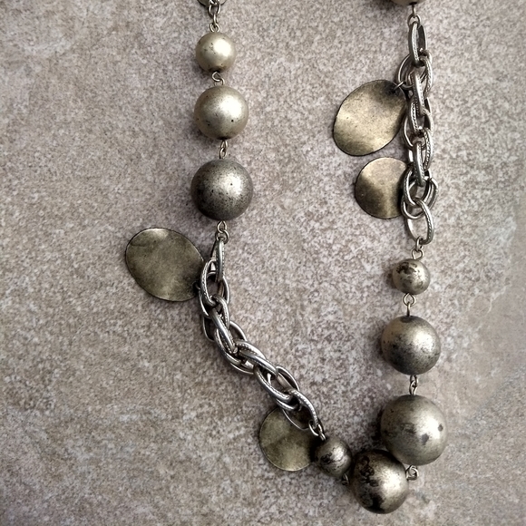 Antique Look Gold Tone Ball/Disc Necklace - Picture 5 of 6